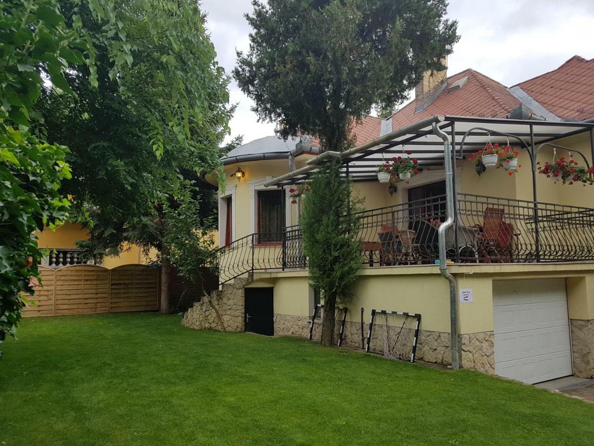 Palma Villa In City Park Budapest - Semi Suteren Exterior foto